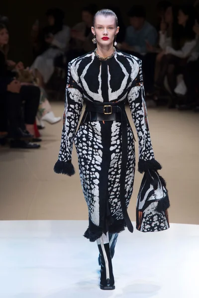 Look 24